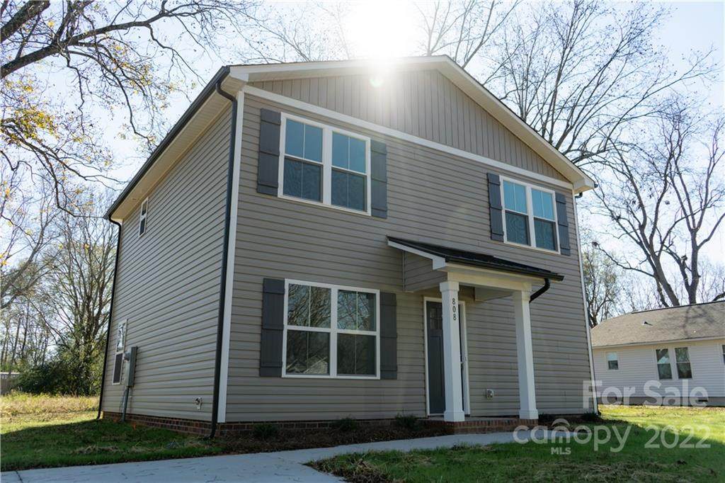 808 Railroad Avenue - Photo 1