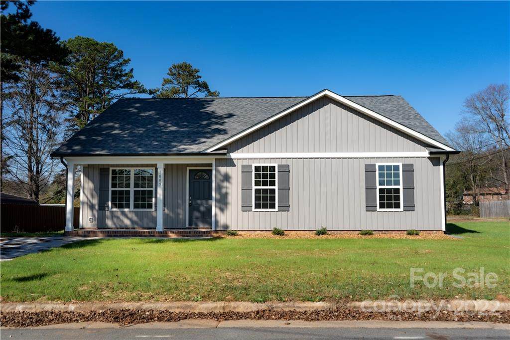 1009 Railroad Avenue - Photo 1
