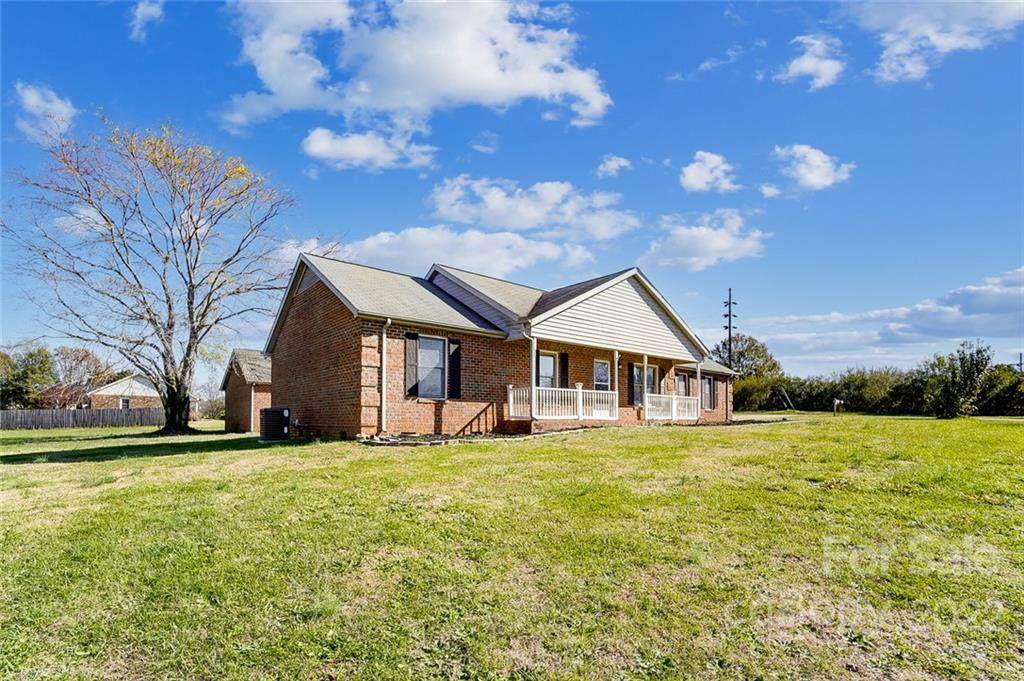 135 Sunshine Drive - Photo 1