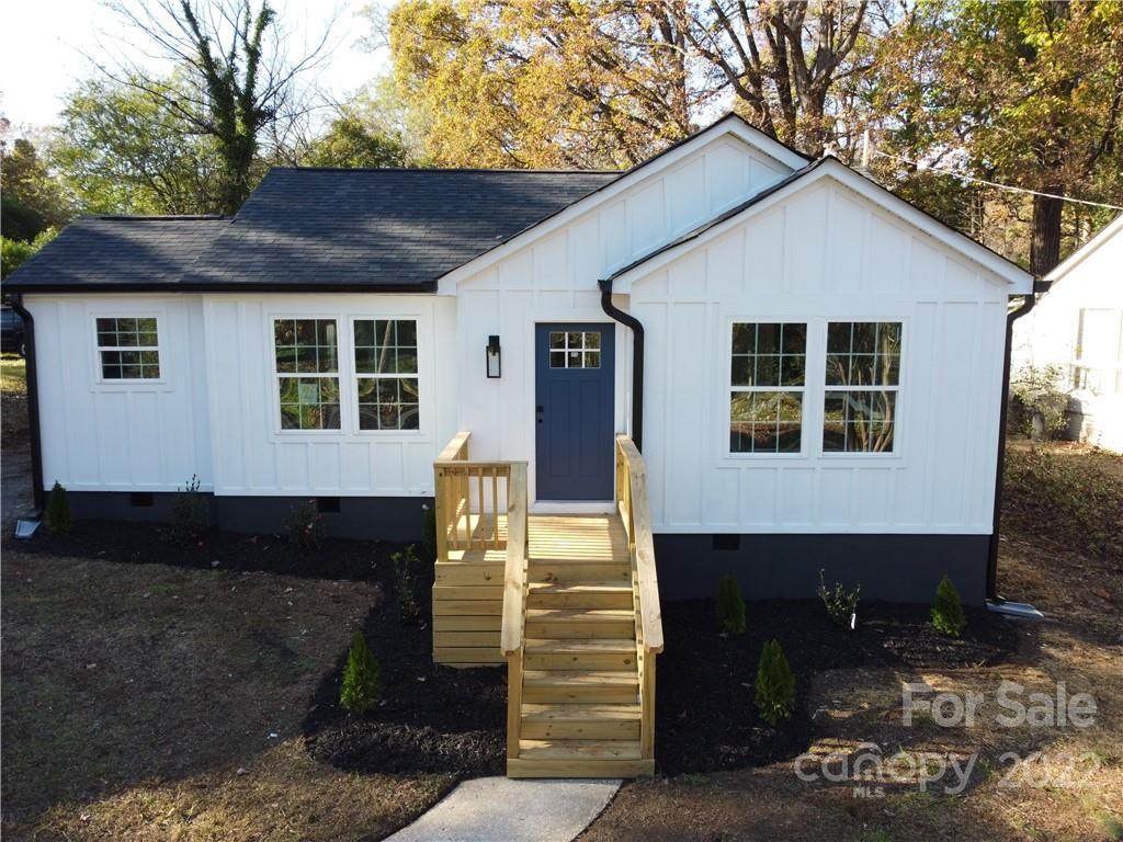 2905 Dogwood Avenue - Photo 1