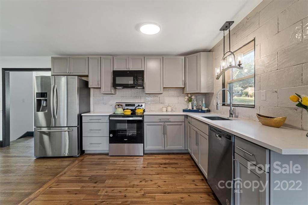 1424 Dean Street - Photo 1