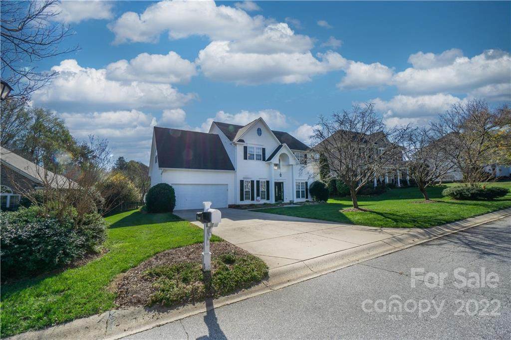 110 Elmhurst Lane - Photo 1