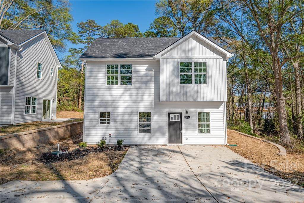 1024 East Drive - Photo 1