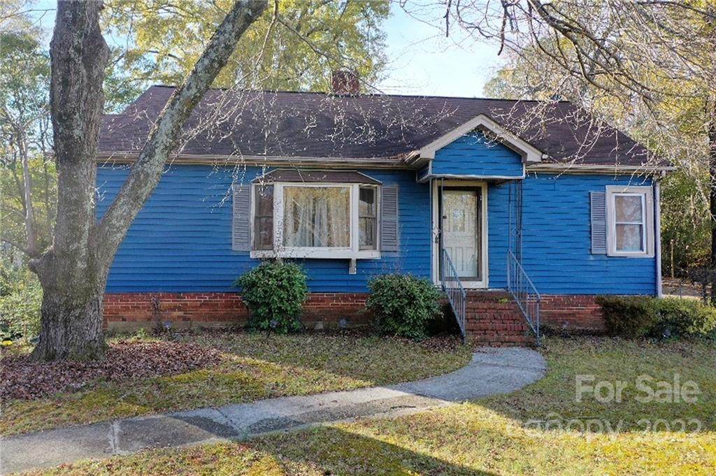 212 Coggins Avenue - Photo 1