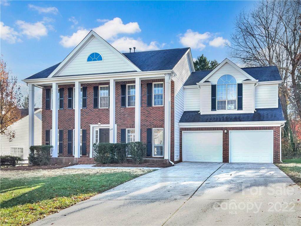 9106 Torrence Crossing Drive - Photo 1