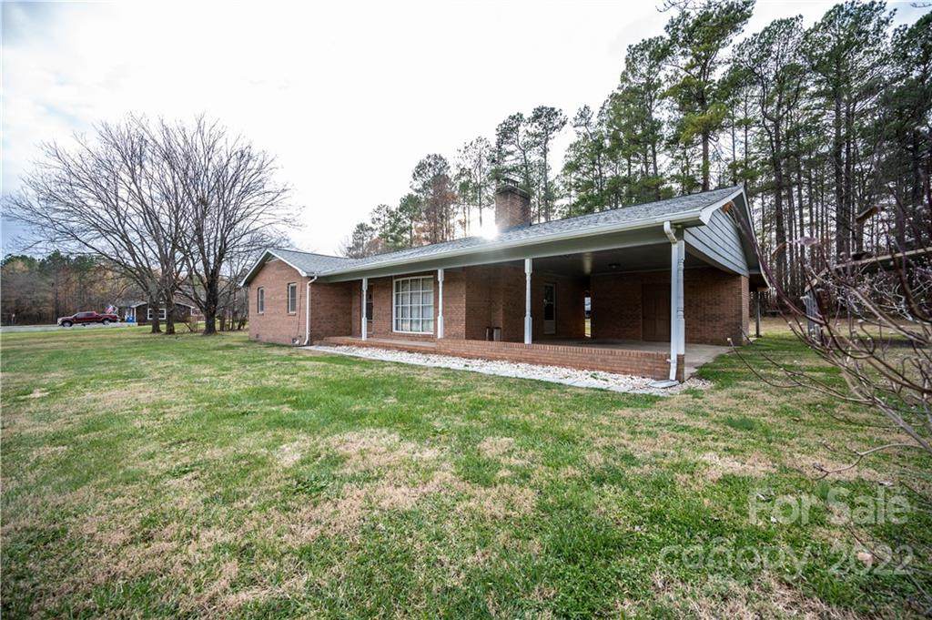 128 Pine Tree Road - Photo 1