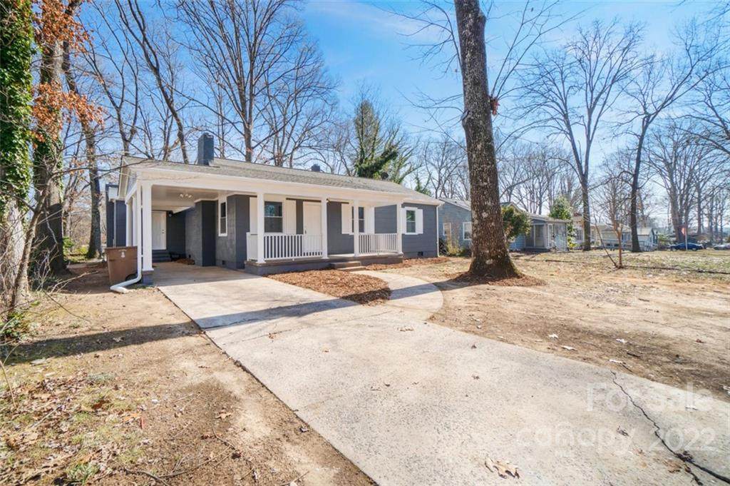 407 Woodside Drive - Photo 1