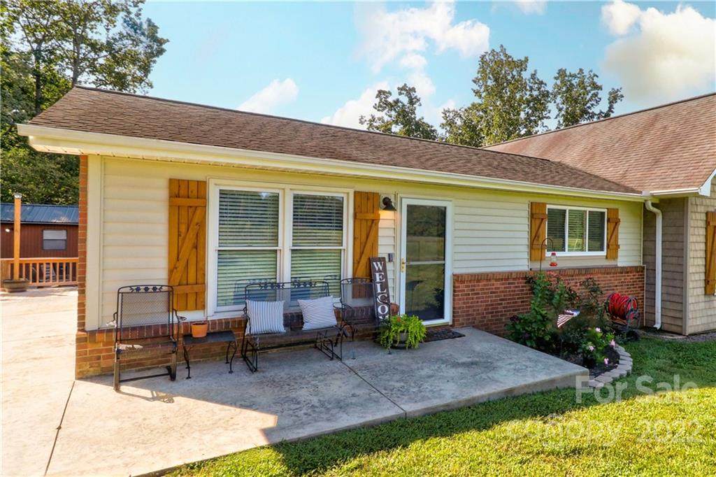 201 Indian Hill Road - Photo 1