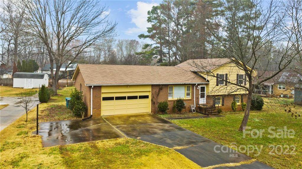 365 Camelot Road - Photo 1
