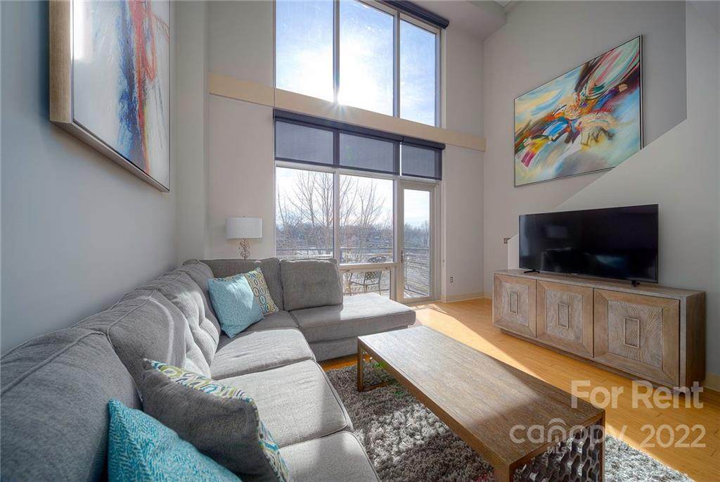 1133 Metropolitan Avenue - Photo 1