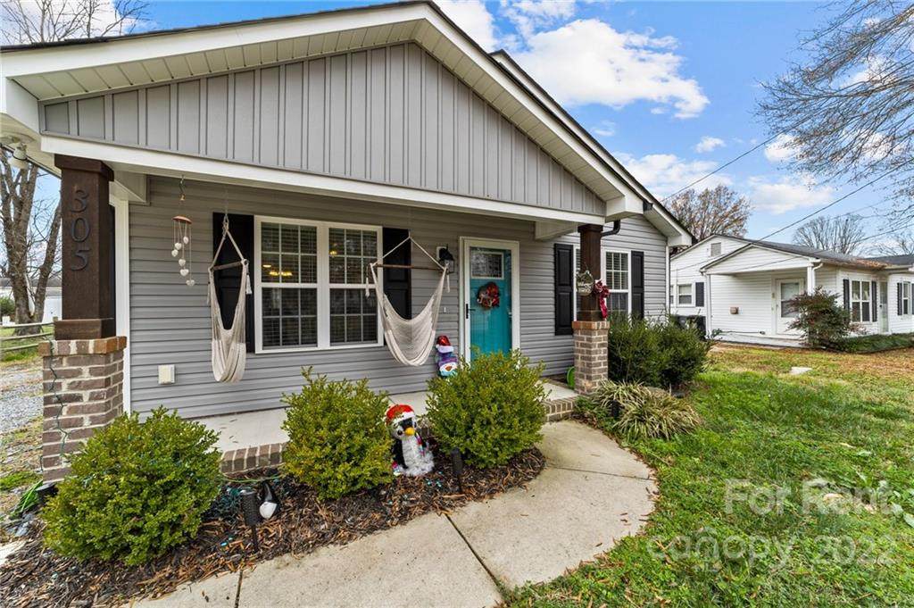 305 Highland Avenue - Photo 1