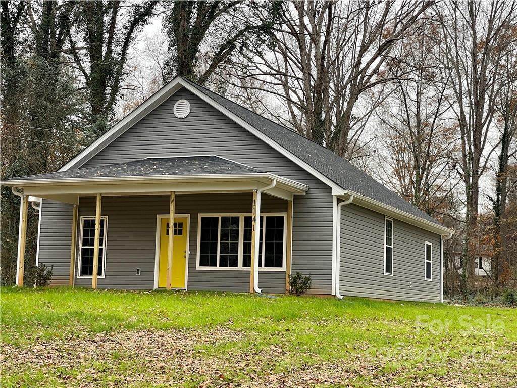 1141 Oakwood Street - Photo 1