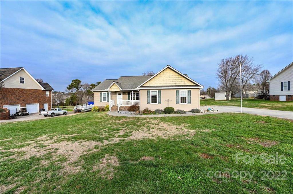 5122 Oak Circle - Photo 1