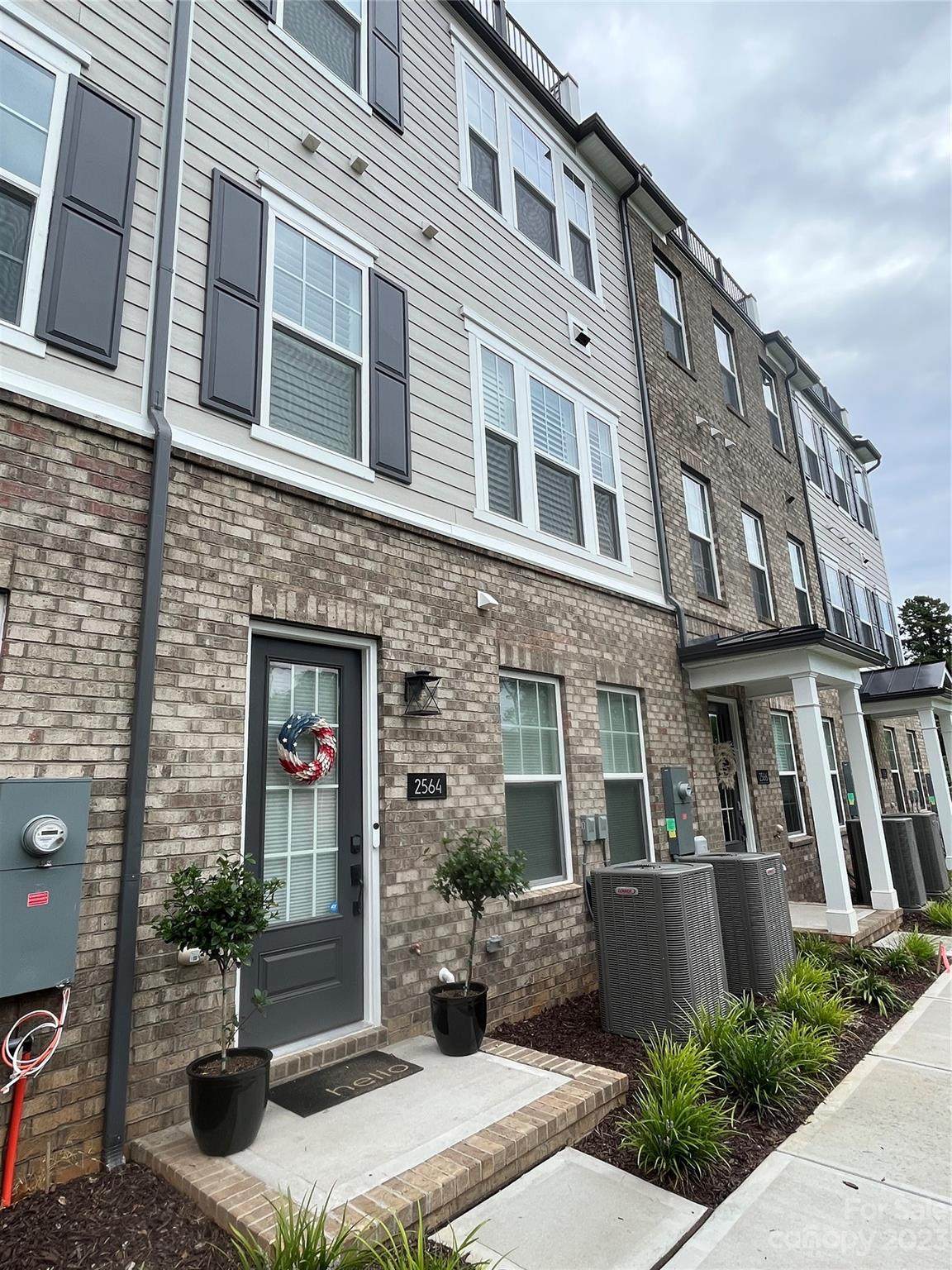 2564 Deacon Avenue - Photo 1