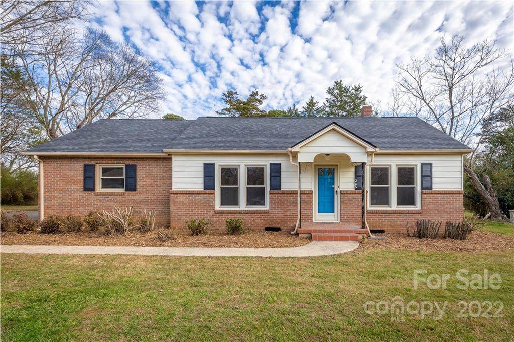 206 11TH Street - Photo 1