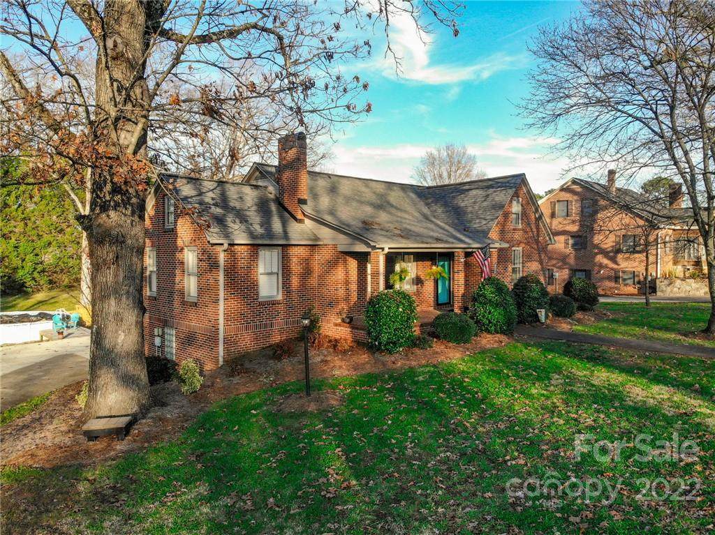 915 Main Street - Photo 1