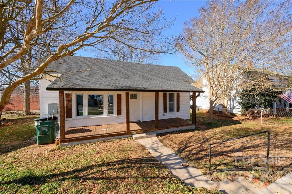 916 Davis Avenue - Photo 1
