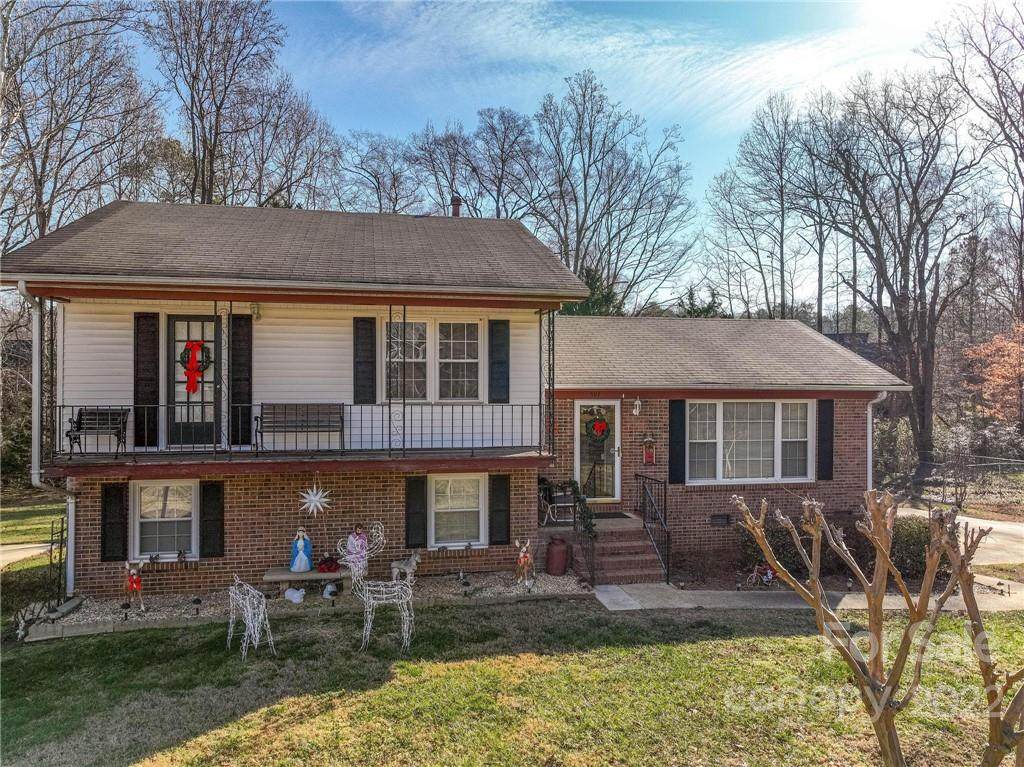 501 King Arthur Drive - Photo 1