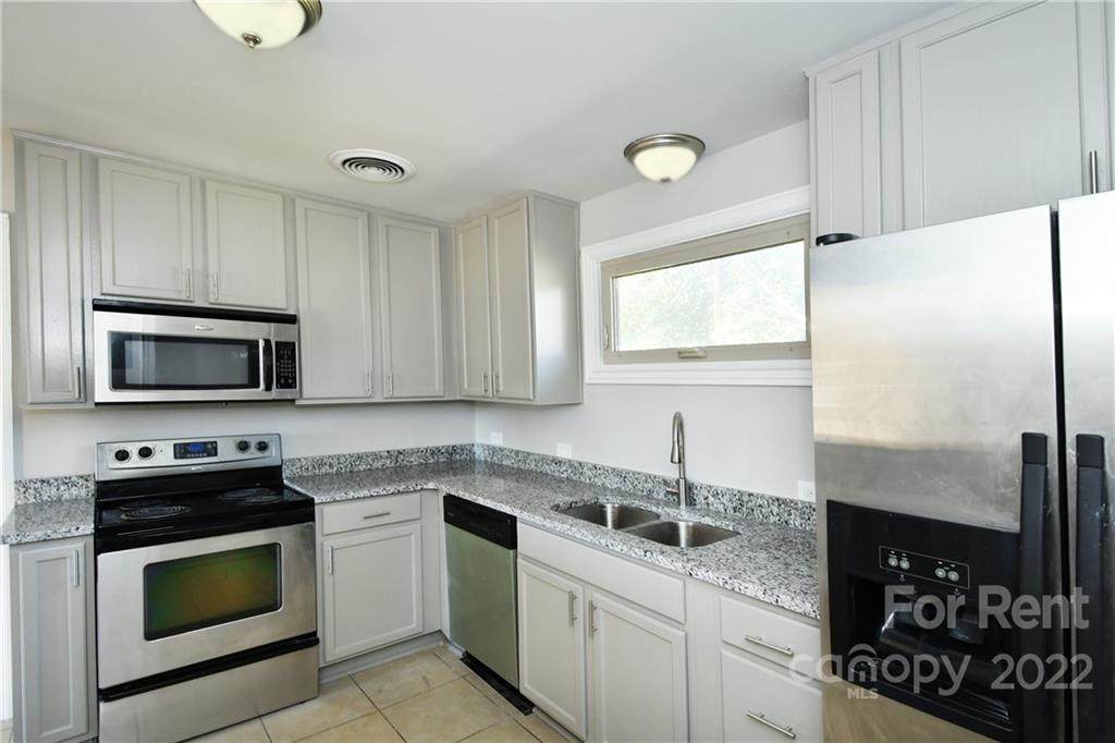 1204 Stanley Street - Photo 1