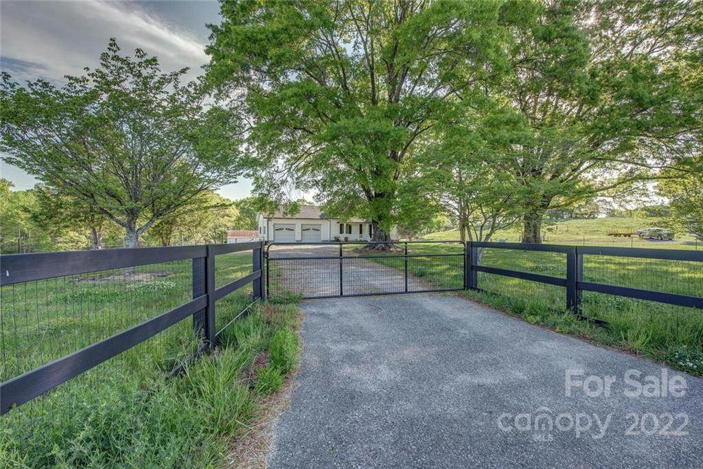 956 Stony Point Road - Photo 1