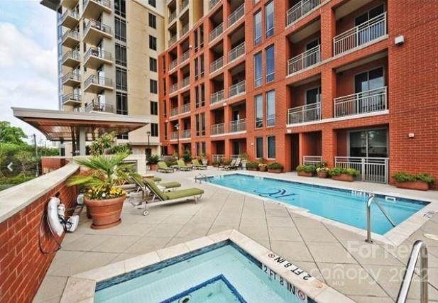 701 Royal Court - Photo 1