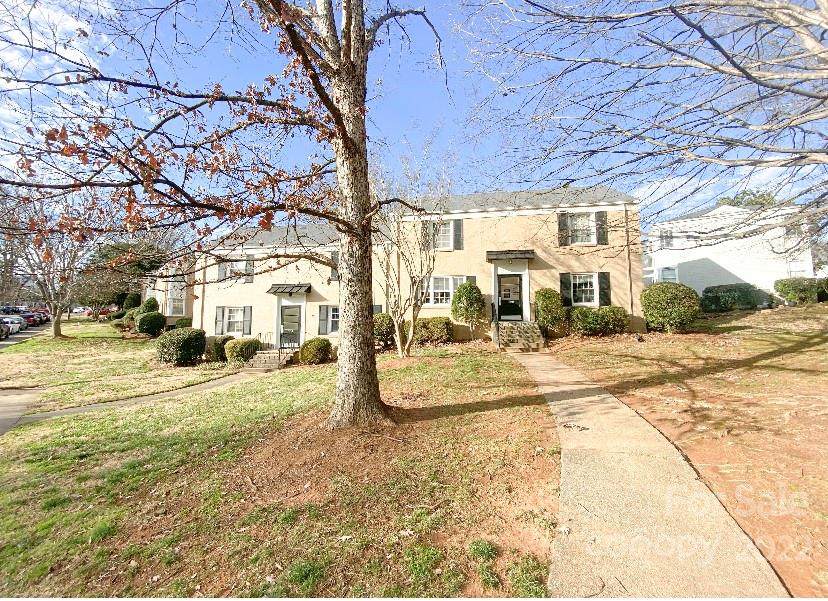 300 Wakefield Drive - Photo 1