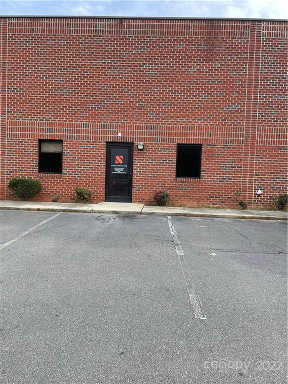 211 Peachtree Drive - Photo 1