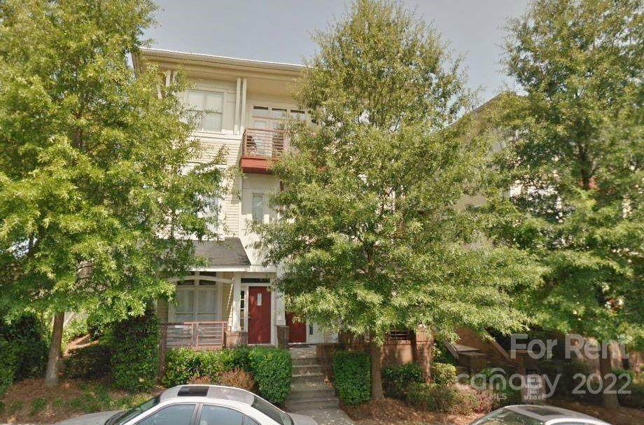 647 Alexander Street - Photo 1