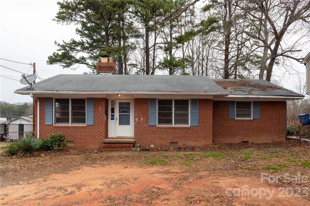 611 Mclelland Avenue - Photo 1