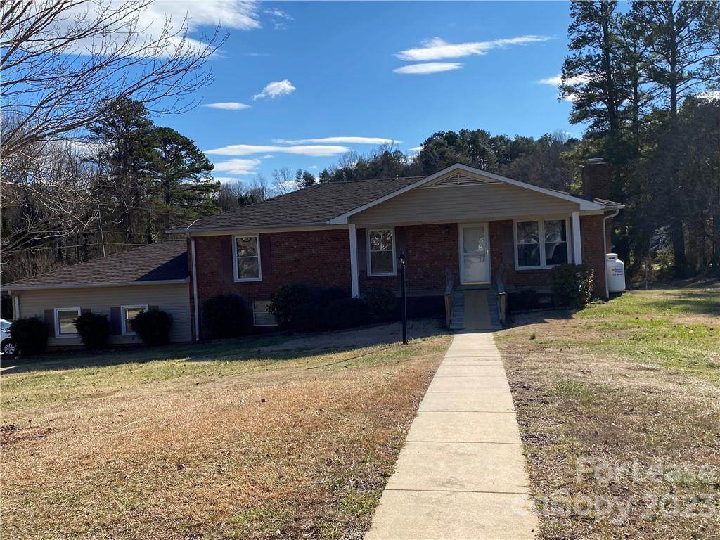150 Maple Circle - Photo 1