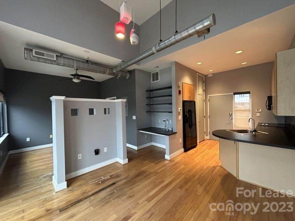 514 West 10th Street - Photo 1