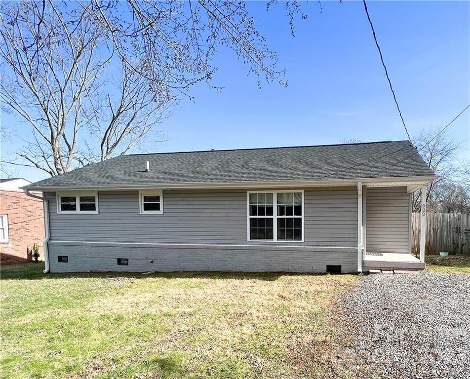 922 Summer Drive - Photo 1