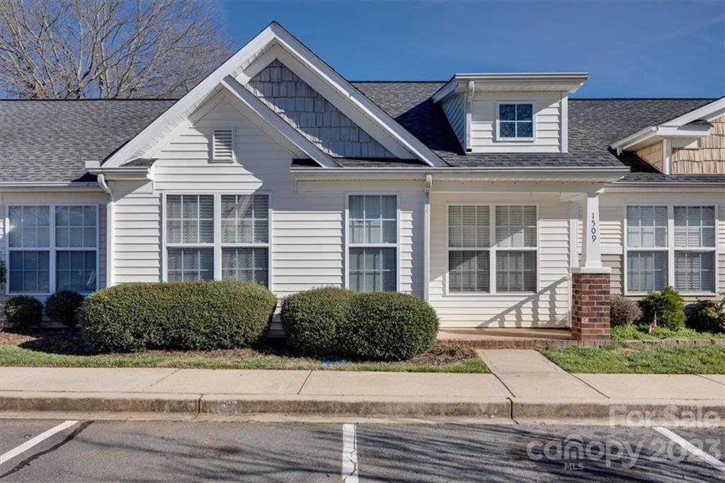 1509 Tiana Way - Photo 1