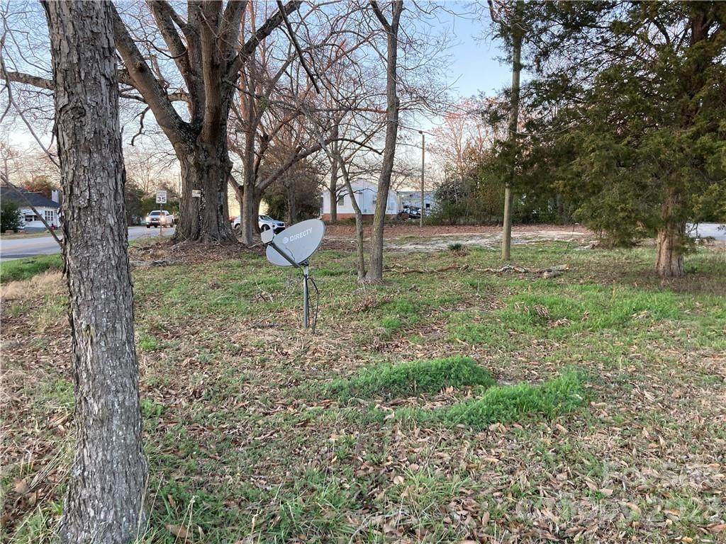 7627 Kershaw Camden Highway - Photo 1