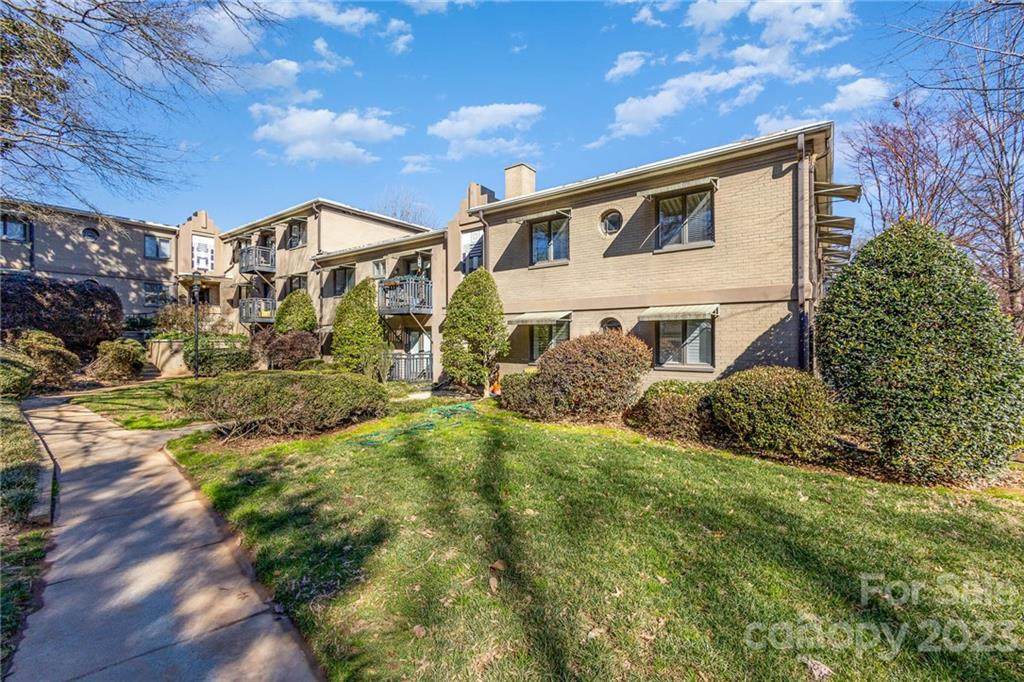 225 Dotger Avenue - Photo 1
