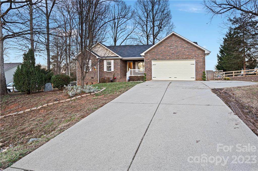 136 Rocky Point Court - Photo 1