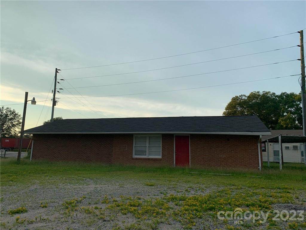 2836 Lynwood Drive - Photo 1