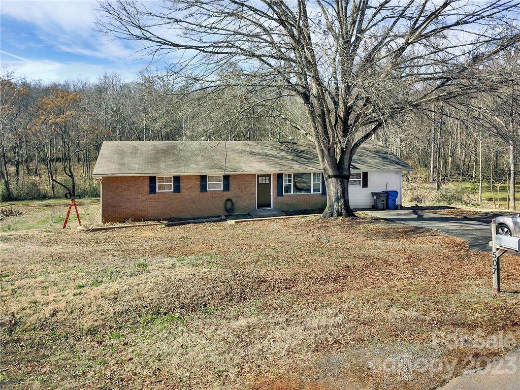 507 Lake View Drive - Photo 1