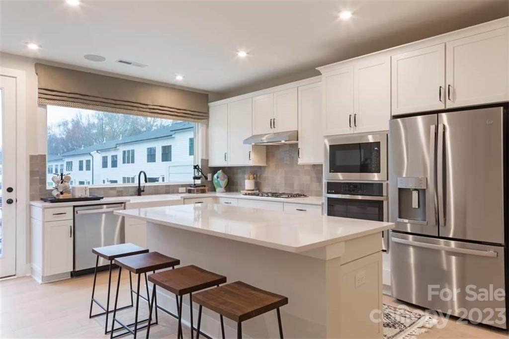 634 Woodlawn Road - Photo 1