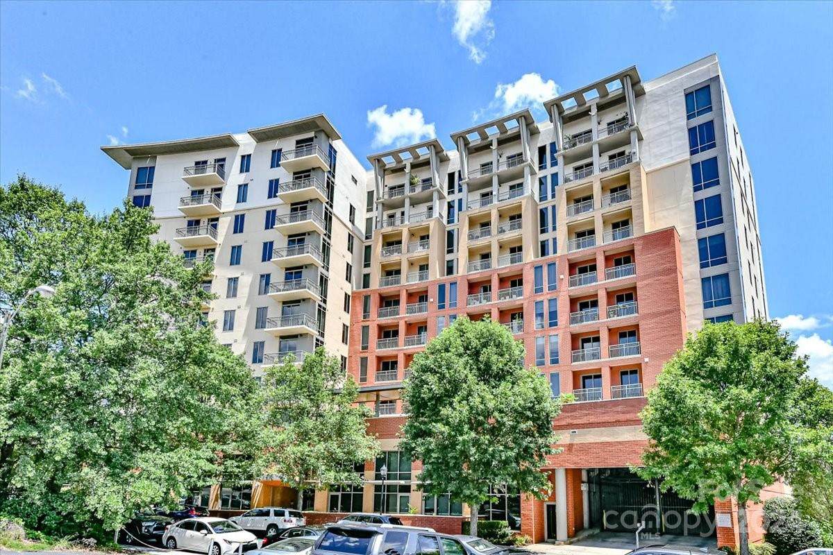701 Royal Court - Photo 1