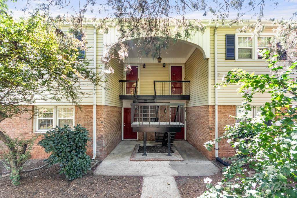 4601 Coronado Drive - Photo 1