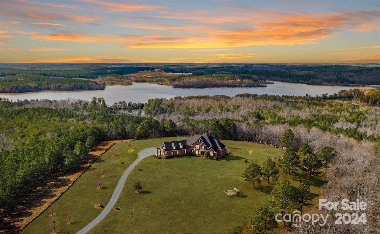 590 Tuckertown Road - Photo 1