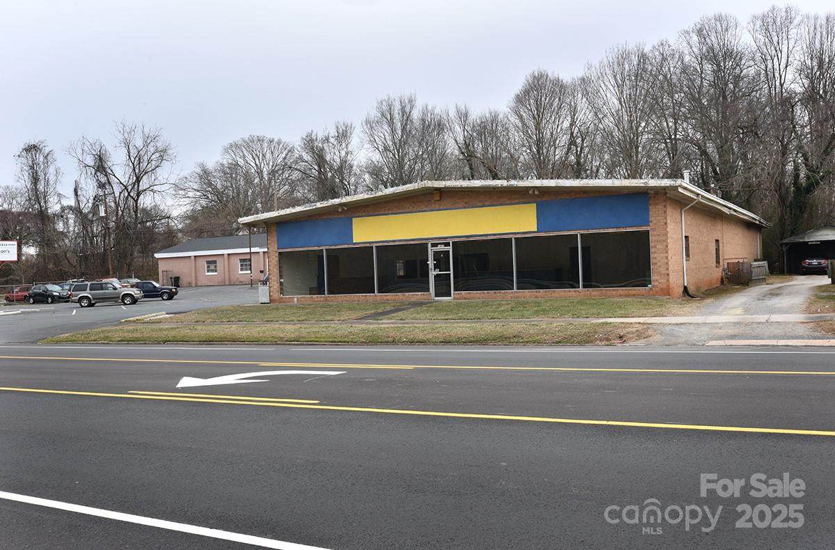 1303 Salisbury Avenue - Photo 1