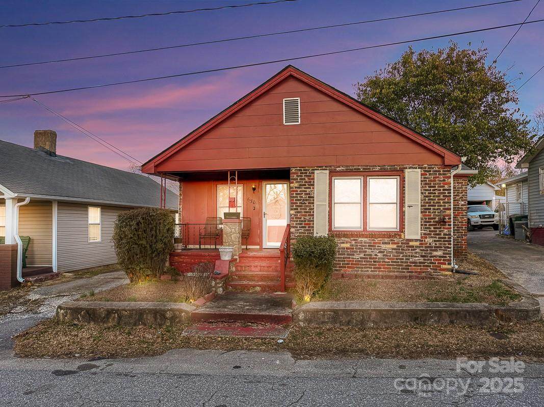 630 Moran Street - Photo 1