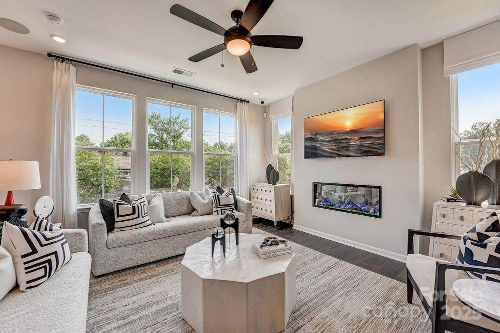 352 Catawba Avenue - Photo 1