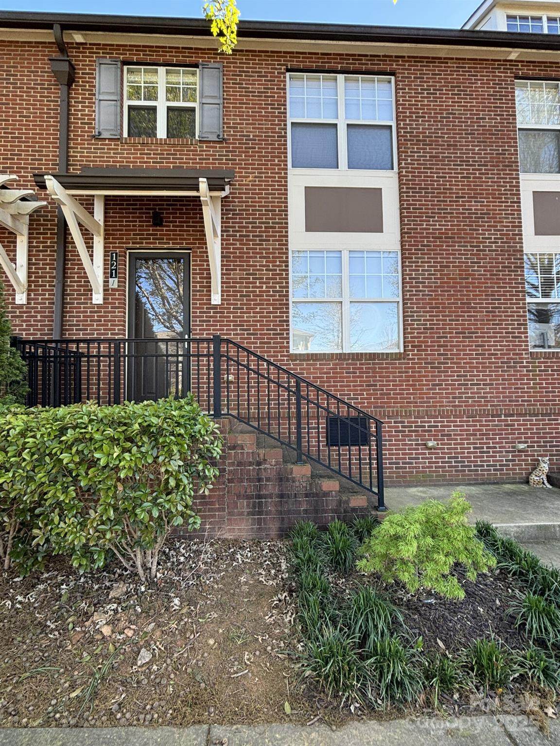 121 Irving Avenue - Photo 1