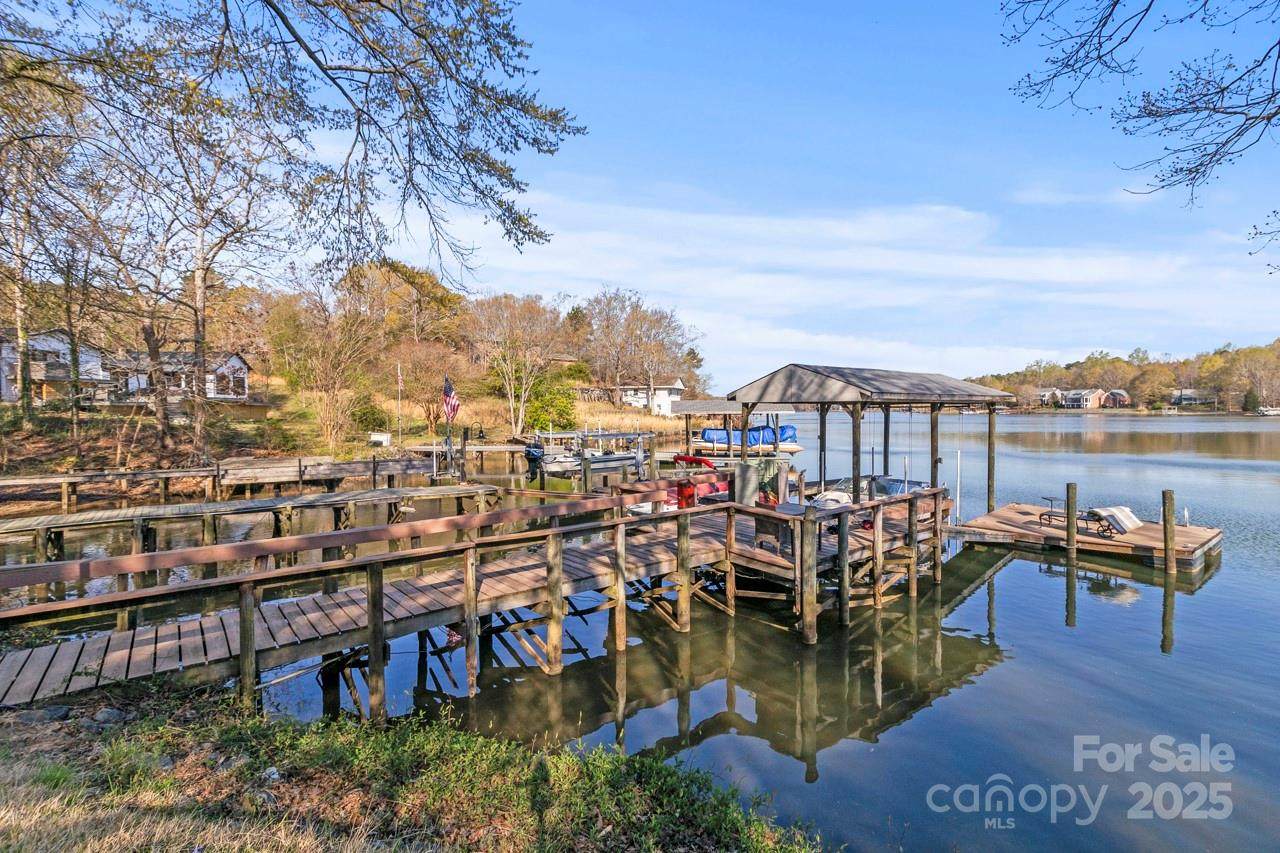 1657 Bowater Road - Photo 1