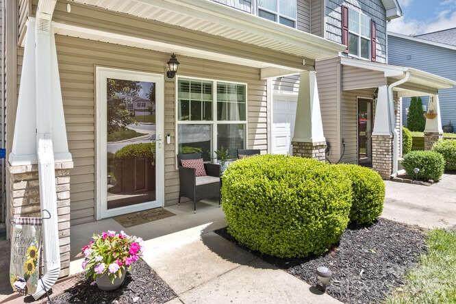 43 Sunny Meadows Boulevard - Photo 1