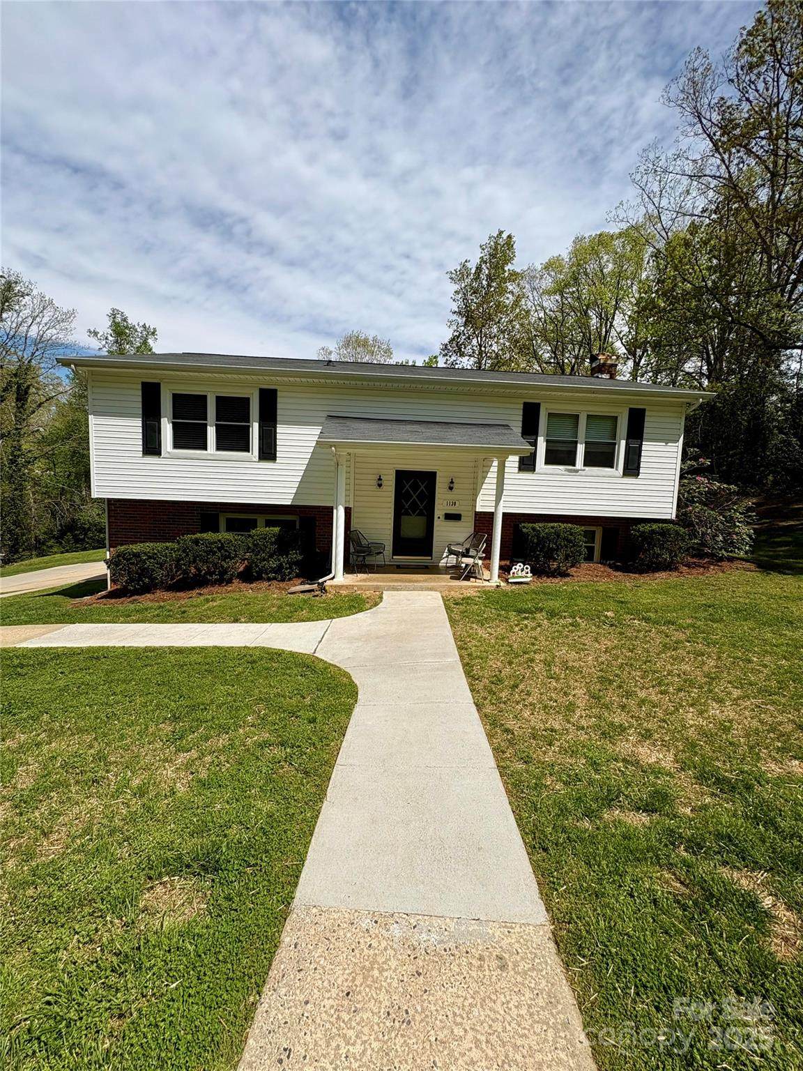 1130 Pinebrook Avenue - Photo 1