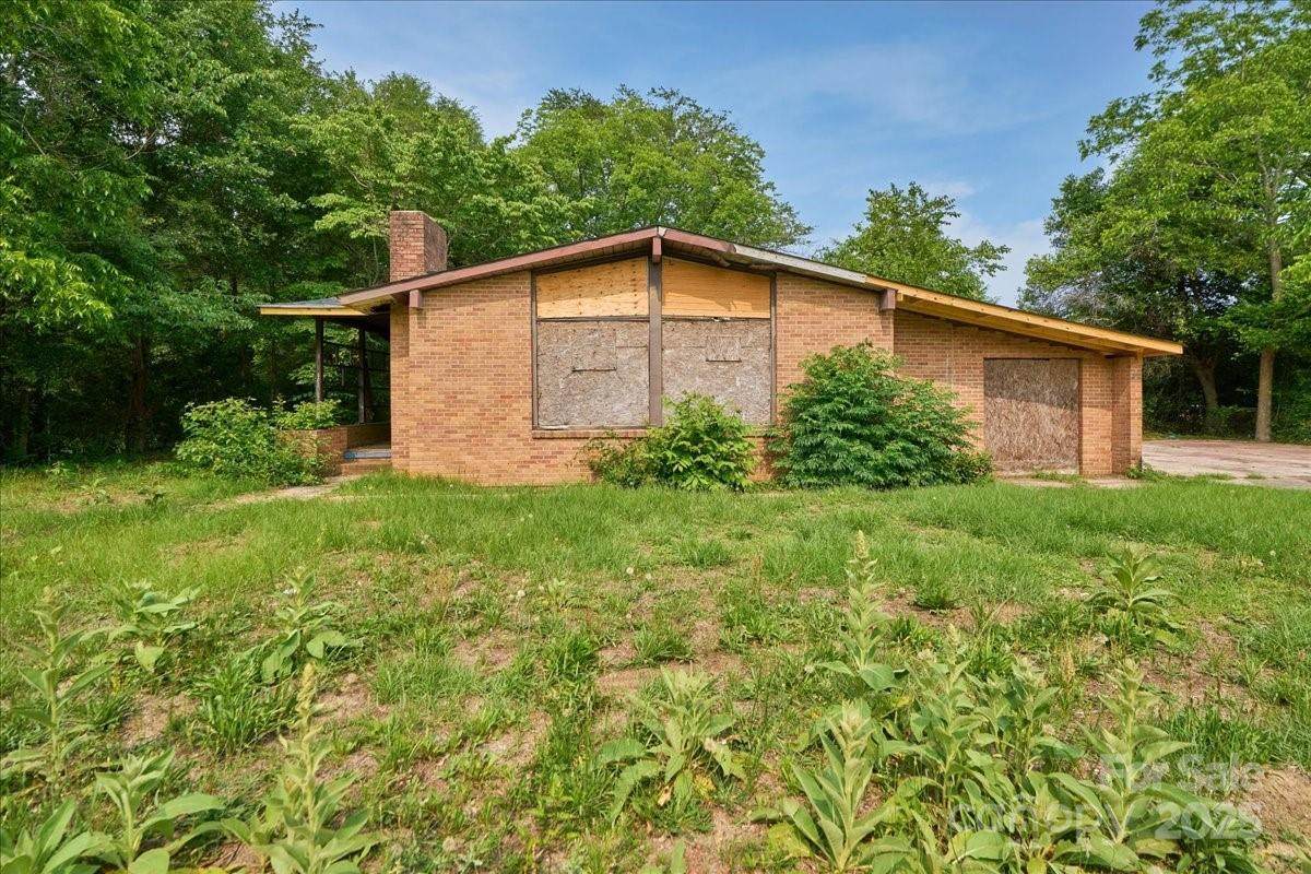 714 Pine Street - Photo 1